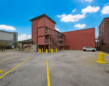 1025 Swanson Street - Photo Thumbnail 22