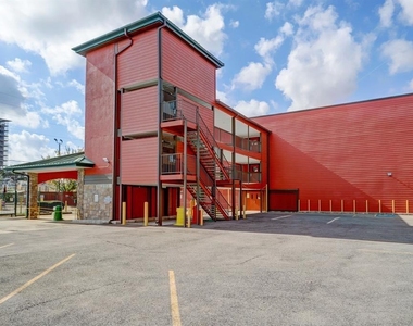 1025 Swanson Street - Photo Thumbnail 18