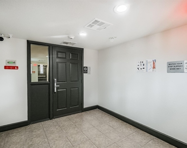 1025 Swanson Street - Photo Thumbnail 3
