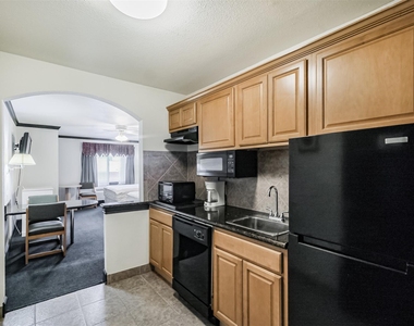 1025 Swanson Street - Photo Thumbnail 8