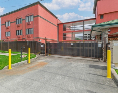 1025 Swanson Street - Photo Thumbnail 1