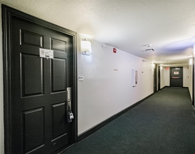1025 Swanson Street - Photo Thumbnail 7