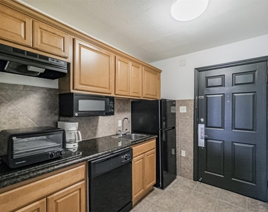 1025 Swanson Street - Photo Thumbnail 9