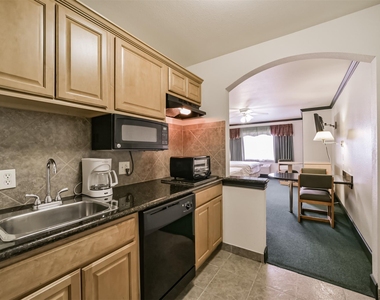 1025 Swanson Street - Photo Thumbnail 6