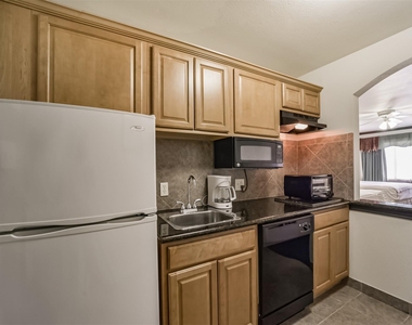 1025 Swanson Street - Photo Thumbnail 5