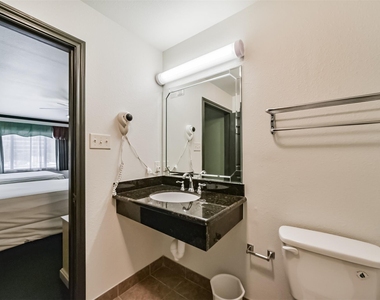 1025 Swanson Street - Photo Thumbnail 16