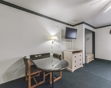 1025 Swanson Street - Photo Thumbnail 17