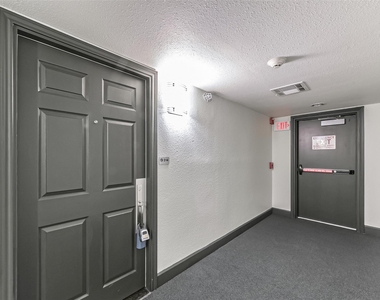 1025 Swanson Street - Photo Thumbnail 8