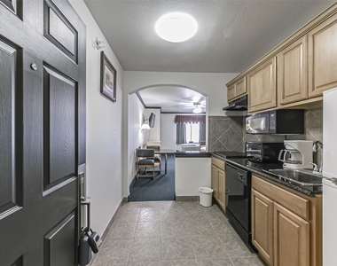 1025 Swanson Street - Photo Thumbnail 9