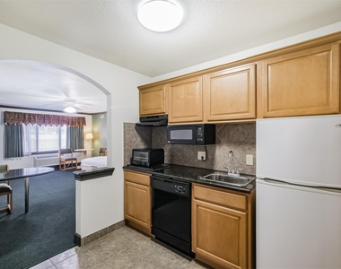 1025 Swanson Street - Photo Thumbnail 8