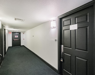 1025 Swanson Street - Photo Thumbnail 7