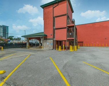 1025 Swanson Street - Photo Thumbnail 17