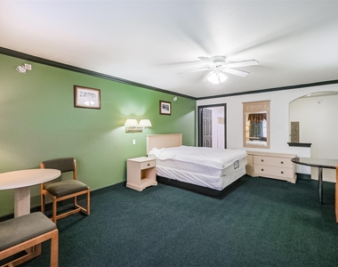 1025 Swanson Street - Photo Thumbnail 12