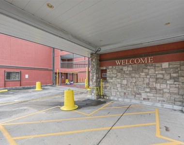 1025 Swanson Street - Photo Thumbnail 2