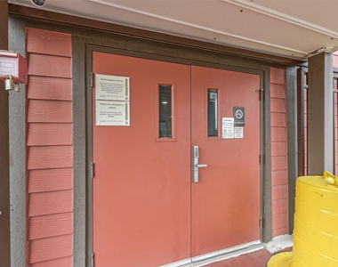 1025 Swanson Street - Photo Thumbnail 3