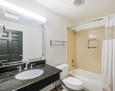1025 Swanson Street - Photo Thumbnail 15
