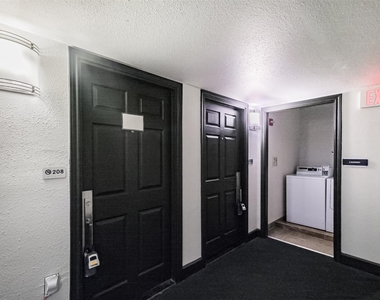 1025 Swanson Street - Photo Thumbnail 8