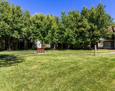 1335 Sw 2nd St - Photo Thumbnail 2