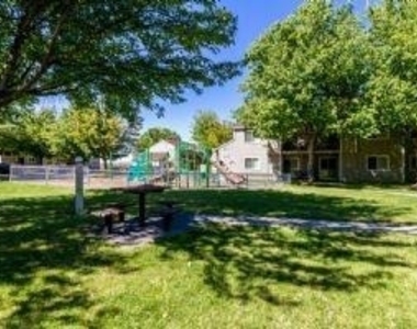 1335 Sw 2nd St - Photo Thumbnail 1