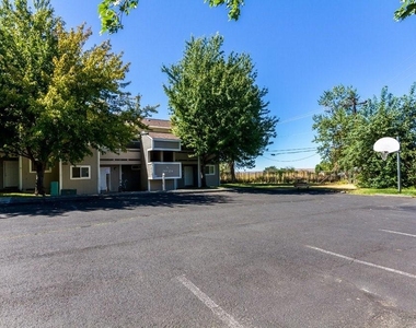 1335 Sw 2nd St - Photo Thumbnail 3