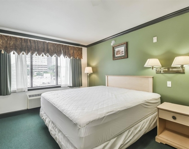 1025 Swanson Street - Photo Thumbnail 10