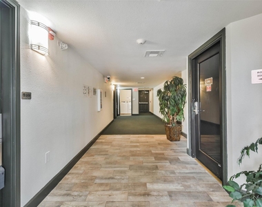 1025 Swanson Street - Photo Thumbnail 5