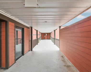 1025 Swanson Street - Photo Thumbnail 3