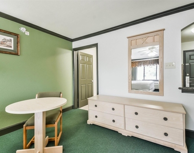 1025 Swanson Street - Photo Thumbnail 15
