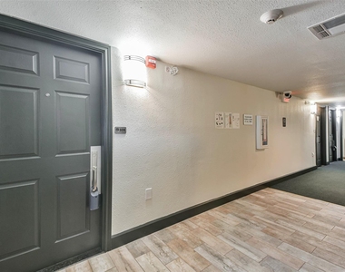 1025 Swanson Street - Photo Thumbnail 4