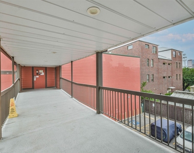 1025 Swanson Street - Photo Thumbnail 3