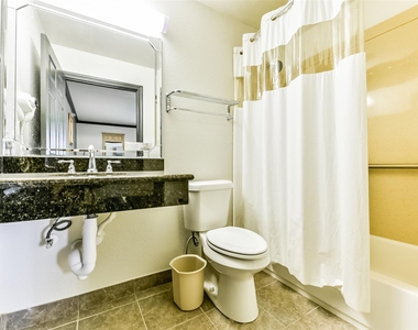 1025 Swanson Street - Photo Thumbnail 10