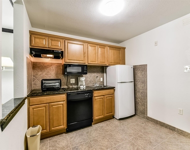 1025 Swanson Street - Photo Thumbnail 5