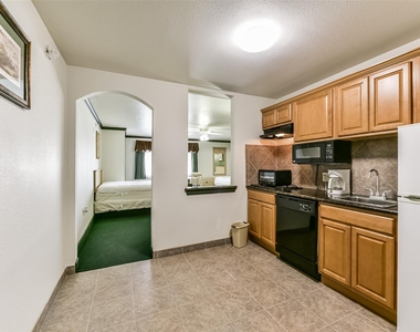 1025 Swanson Street - Photo Thumbnail 4