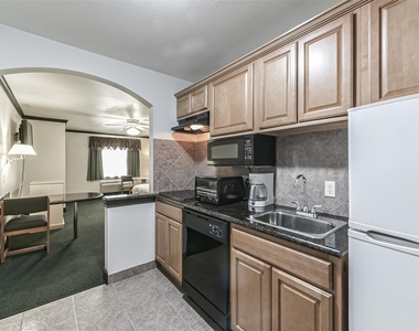 1025 Swanson Street - Photo Thumbnail 12