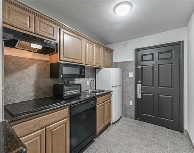 1025 Swanson Street - Photo Thumbnail 10