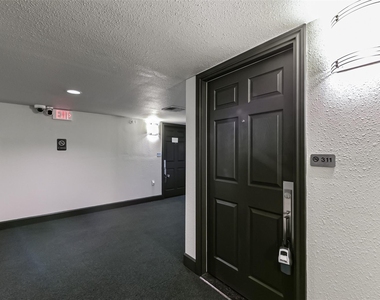 1025 Swanson Street - Photo Thumbnail 8