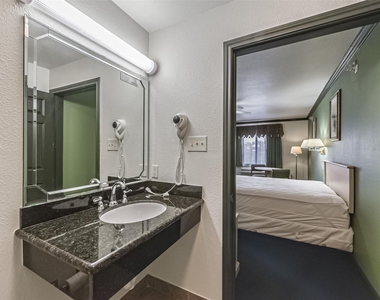 1025 Swanson Street - Photo Thumbnail 22