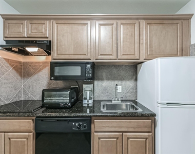 1025 Swanson Street - Photo Thumbnail 11