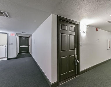 1025 Swanson Street - Photo Thumbnail 7