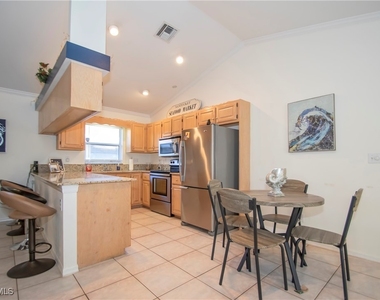 691 102nd Avenue N - Photo Thumbnail 7