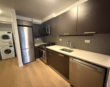 222 East 39th Street - Photo Thumbnail 1