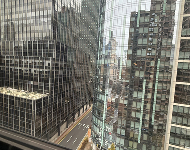 222 East 39th Street - Photo Thumbnail 4