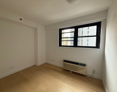 222 East 39th Street - Photo Thumbnail 11