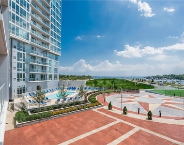 1 Harbor Point Road - Photo Thumbnail 10