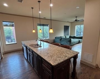3112 Pavonia Drive - Photo Thumbnail 12