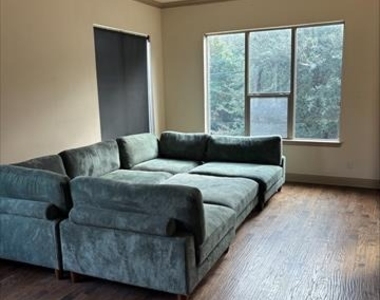 3112 Pavonia Drive - Photo Thumbnail 6