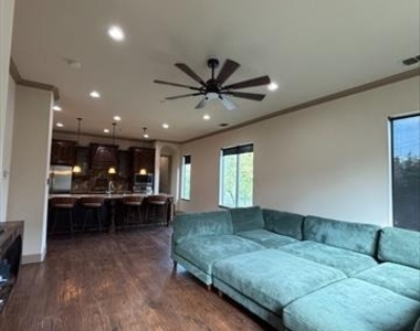 3112 Pavonia Drive - Photo Thumbnail 2