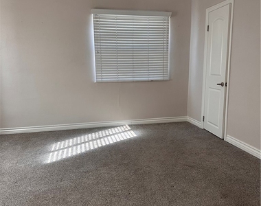 10917 Bryant Street - Photo Thumbnail 2