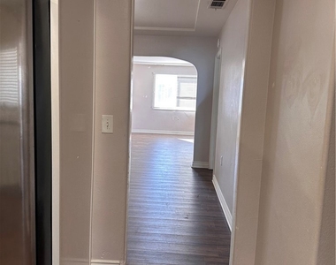 10917 Bryant Street - Photo Thumbnail 7