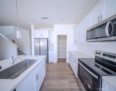 558 Pablo Rd - Photo Thumbnail 2
